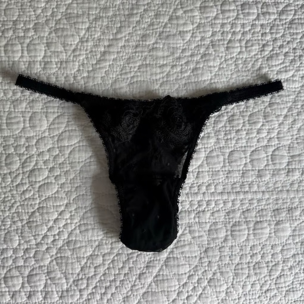 New Victoria’s Secret Lace Thong Black XS